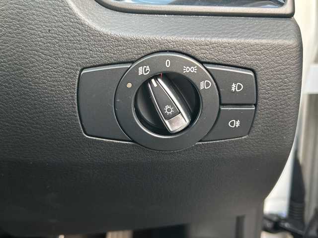 ＢＭＷ Ｘ１ sDrive 18i 東京都 2015(平27)年 5.2万km アルピンホワイトⅢ HDDナビ/バックカメラ/ETC2.0/CD/DVD/BT/USB/前後ドライブレコーダー付き/ウインカーミラー/電動格納ミラー/プッシュスタート/パーキングアシスト/横滑り防止装置/前後コーナーセンサー/オートマチックハイビーム/純正アルミホイール/純正LEDライト/トノカバー/スマートキー/保証書/取扱説明書