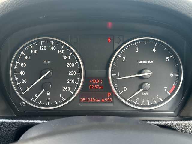 ＢＭＷ Ｘ１ sDrive 18i 東京都 2015(平27)年 5.2万km アルピンホワイトⅢ HDDナビ/バックカメラ/ETC2.0/CD/DVD/BT/USB/前後ドライブレコーダー付き/ウインカーミラー/電動格納ミラー/プッシュスタート/パーキングアシスト/横滑り防止装置/前後コーナーセンサー/オートマチックハイビーム/純正アルミホイール/純正LEDライト/トノカバー/スマートキー/保証書/取扱説明書