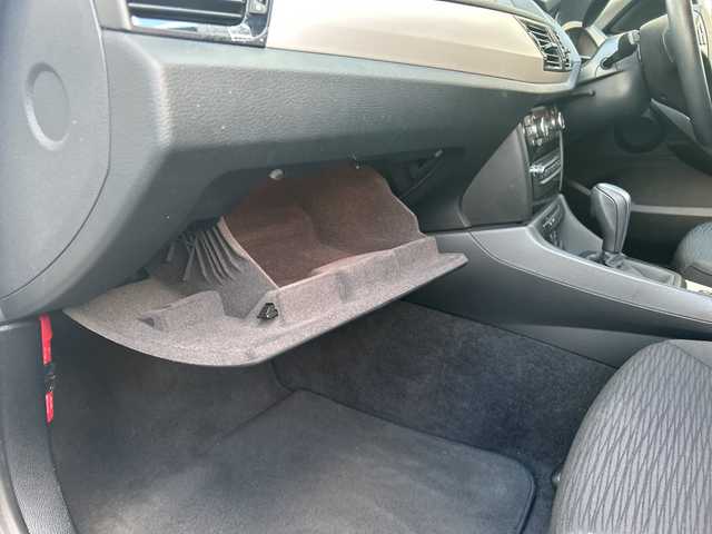 ＢＭＷ Ｘ１ sDrive 18i 東京都 2015(平27)年 5.2万km アルピンホワイトⅢ HDDナビ/バックカメラ/ETC2.0/CD/DVD/BT/USB/前後ドライブレコーダー付き/ウインカーミラー/電動格納ミラー/プッシュスタート/パーキングアシスト/横滑り防止装置/前後コーナーセンサー/オートマチックハイビーム/純正アルミホイール/純正LEDライト/トノカバー/スマートキー/保証書/取扱説明書