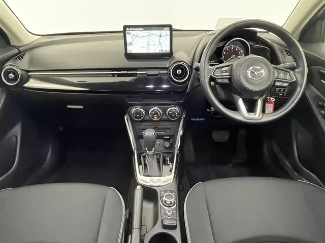マツダ マツダ２ 15BD 埼玉県 2023(令5)年 0.9万km ディープクリスタルブルーマイカ 純正ナビゲーション/【CD/DVD/BT/USB/TV】/セーフティクルーズパッケージ/スマートブレーキサポート/レーンキープアシストシステム/レーダークルーズコントロール/交通標識認識システム/アクティブドライビングディスプレイ（カラー）/バックカメラ/ドライブレコーダー/ETC/LEDオートライト/純正フロアマット/ドアバイザー