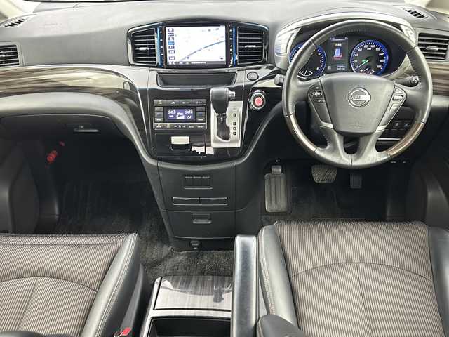 日産 エルグランド 250HWS S アーバンクロム 大阪府 2017(平29)年 7.5万km ファントムブラック 禁煙車/純正９インチナビ/フルセグTV/CD/DVD/BD/MSV/BT/ツインサンルーフ/両側パワースライドドア/純正フリップダウンモニター/ハーフレザーシート/バックカメラ/純正ドライブレコーダー/純正LEDライト/純正18インチアルミ/フォグライト/プッシュスタート/インテリジェントクルーズコントロール/踏み間違い衝突防止アシスト/オットマン/ETC/ウィンカーミラー
