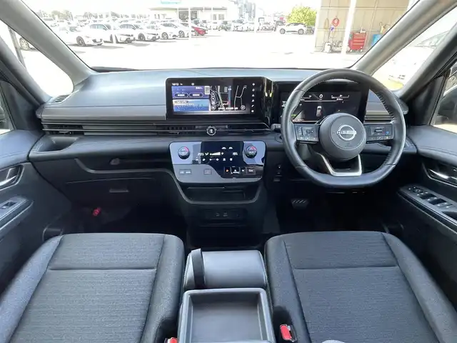 日産 セレナ e－パワー ハイウェイスター V 佐賀県 2023(令5)年 4.4万km ダイヤモンドブラック ワンオーナー/NissanConnect12.3インチナビゲーションシステム/・フルセグTV/AM/FM/USB/Bluetooth/AppleCarPlay/・前後ドライブレコーダー機能付/フリップダウンモニター/インテリジェントアラウンドビューモニター/ビルトインETC2.0/両側パワースライドドア/電子パーキングブレーキ/・AUTO HOLD機能/置くだけ充電/後席エアコン/後席サンシェード/ISOFIX対応/革巻きステアリング/ステアリングリモコン/純正16インチアルミホイール/純正LEDヘッドライト/純正LEDフォグランプ/純正フロアマット/純正ドアバイザ―/新車保証書/取扱説明書/360°セーフティアシスト/・インテリジェントクルーズコントロール/・インテリジェントLI/・インテリジェントBSI/・インテリジェントエマージェンシーブレーキ/・先行車発進お知らせ機能/・標識認識機能/・踏み間違い衝突防止アシスト/・クリアランスソナー