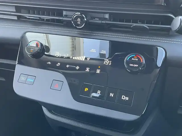 日産 セレナ e－パワー ハイウェイスター V 佐賀県 2023(令5)年 4.4万km ダイヤモンドブラック ワンオーナー/NissanConnect12.3インチナビゲーションシステム/・フルセグTV/AM/FM/USB/Bluetooth/AppleCarPlay/・前後ドライブレコーダー機能付/フリップダウンモニター/インテリジェントアラウンドビューモニター/ビルトインETC2.0/両側パワースライドドア/電子パーキングブレーキ/・AUTO HOLD機能/置くだけ充電/後席エアコン/後席サンシェード/ISOFIX対応/革巻きステアリング/ステアリングリモコン/純正16インチアルミホイール/純正LEDヘッドライト/純正LEDフォグランプ/純正フロアマット/純正ドアバイザ―/新車保証書/取扱説明書/360°セーフティアシスト/・インテリジェントクルーズコントロール/・インテリジェントLI/・インテリジェントBSI/・インテリジェントエマージェンシーブレーキ/・先行車発進お知らせ機能/・標識認識機能/・踏み間違い衝突防止アシスト/・クリアランスソナー