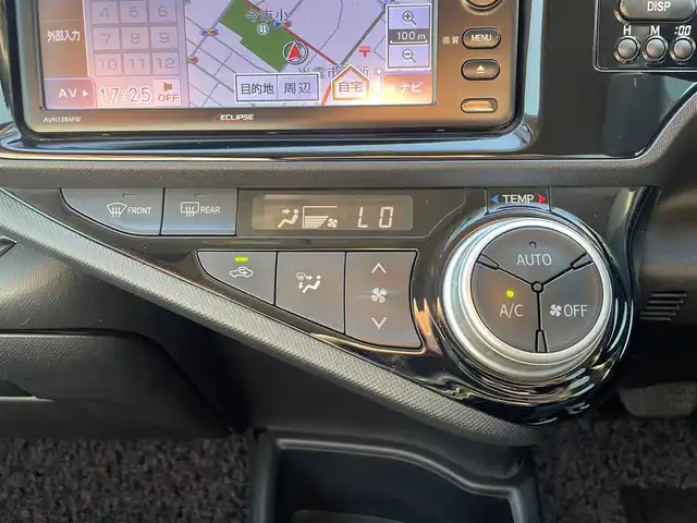 トヨタ アクア S 島根県 2016(平28)年 5.3万km ライムホワイトパールクリスタルシャイン 社外ＳＤナビ/ワンセグＴＶ/ＤＶＤ再生/スマートキー　/プッシュスタート　/車両接近通報装置　/横滑り防止装置　/純正エアロパーツ/（フロント／リア）　/純正１５インチアルミホイール　/純正フロアマット