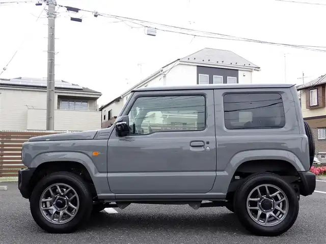 スズキ ジムニー XC 千葉県 2025(令7)年 0.2万km グレー パイオニアナビ/・Blue tooth/・フルセグTV/バックカメラ/ETC/フロアマット/スズキセーフティサポート/・デュアルセンサーブレーキサポート/・車線逸脱警報機能/・先行車発進お知らせ機能/・ふらつき警報機能/・標識認識機能/ターボ車/アイドリングストップ/ヒルホールドコントロール/ヒルディセントコントロール/プッシュスタート/スマートキー2本/オートエアコン/クルーズコントロールシステム/LEDヘッドライト/ウインカーミラー/本革巻きステアリング/シートヒーター/サイドエアバック/カーテンエアバック/フロント2スピーカー/純正16インチアルミホイール/保証書/取扱説明書