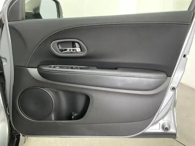 ホンダ ヴェゼル ハイブリッド X Lパッケージ 富山県 2014(平26)年 7.9万km ティンテッドシルバーM 4WD/ワンオーナー/寒冷地仕様/純正ナビ（AM/FM/CD/DVD/USB/BT）/フルセグTV/クルーズコントロール/オートライト/LEDヘッドライト/横滑り防止装置/ハーフレザーシート/前席シートヒーター/ドライブレコーダー/パドルシフト/スマートキー×２/プッシュスタート/純正フロアマット