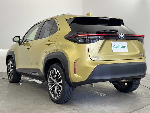 トヨタ ヤリスクロス ハイブリッド Z 兵庫県 2020(令2)年 2.5万km ブラスゴールドメタリック ・純正8インチディスプレイナビオーディオ/・Bluetooth/AM/FM/miracast/・Apple car play / Android Auto/・パノラミックビューモニター/・プリクラッシュセーフティ（歩行者［昼夜］・自転車運転者［昼］検知機能付衝突回避支援タイプ/ミリ波レーダー＋単眼カメラ方式） /・レーントレーシングアシスト［LTA］/・レーダークルーズコントロール（全車速追従機能付）/・オートマチックハイビーム［AHB］/・ロードサインアシスト［RSA］/・先行車発進告知機能［TMN］/・セカンダリーコリジョンブレーキ［SCB］/・インテリジェントクリアランスソナー/・ブラインドスポットモニター［BSM］/・ヘッドアップディスプレイ［HUD］/・プロアクティブドライビングアシスト/・純正ドライブレコーダー/・パーキングサポートブレーキ/・パーキングアシスト/・AC100V電源/・パワーシート/・前席シートヒーター/・パワーバックドア/・LEDオートライト/・LEDフロントフォグランプ/・W＋サイドエアバッグ/・スマートキー/・保証書/・取扱説明書