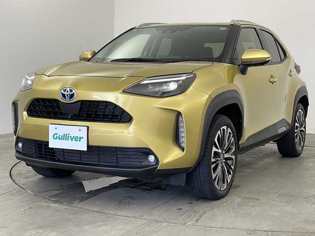 トヨタ ヤリスクロス ハイブリッド Z 兵庫県 2020(令2)年 2.5万km ブラスゴールドメタリック ・純正8インチディスプレイナビオーディオ/・Bluetooth/AM/FM/miracast/・Apple car play / Android Auto/・パノラミックビューモニター/・プリクラッシュセーフティ（歩行者［昼夜］・自転車運転者［昼］検知機能付衝突回避支援タイプ/ミリ波レーダー＋単眼カメラ方式） /・レーントレーシングアシスト［LTA］/・レーダークルーズコントロール（全車速追従機能付）/・オートマチックハイビーム［AHB］/・ロードサインアシスト［RSA］/・先行車発進告知機能［TMN］/・セカンダリーコリジョンブレーキ［SCB］/・インテリジェントクリアランスソナー/・ブラインドスポットモニター［BSM］/・ヘッドアップディスプレイ［HUD］/・プロアクティブドライビングアシスト/・純正ドライブレコーダー/・パーキングサポートブレーキ/・パーキングアシスト/・AC100V電源/・パワーシート/・前席シートヒーター/・パワーバックドア/・LEDオートライト/・LEDフロントフォグランプ/・W＋サイドエアバッグ/・スマートキー/・保証書/・取扱説明書