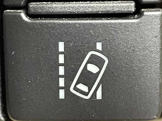 トヨタ ノア G 道央・札幌 2017(平29)年 6.7万km ダークシェリーマイカM ・４WD/・寒冷地仕様/・純正SDナビ/・CD/BT/ワンセグ/SD/AUX/・バックカメラ/・ETC/・前方ドライブレコーダー/・衝突軽減ブレーキ/・横滑り防止装置/・クルーズコントロール/・アイドリングストップ/・レーンキープアシスト/・LEDヘッドライト/・オートマチックハイビーム/・フォグ/・片側パワースライドドア/・レザー調シートカバー（ベージュ）/・積込社外17インチAW夏タイヤ（205/50R17残6分）/・ドアバイザー/・ステアリングスイッチ/・nanoe/・スペアキー/・保証書・取扱説明書