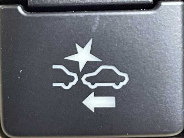 トヨタ ノア G 道央・札幌 2017(平29)年 6.7万km ダークシェリーマイカM ・４WD/・寒冷地仕様/・純正SDナビ/・CD/BT/ワンセグ/SD/AUX/・バックカメラ/・ETC/・前方ドライブレコーダー/・衝突軽減ブレーキ/・横滑り防止装置/・クルーズコントロール/・アイドリングストップ/・レーンキープアシスト/・LEDヘッドライト/・オートマチックハイビーム/・フォグ/・片側パワースライドドア/・レザー調シートカバー（ベージュ）/・積込社外17インチAW夏タイヤ（205/50R17残6分）/・ドアバイザー/・ステアリングスイッチ/・nanoe/・スペアキー/・保証書・取扱説明書