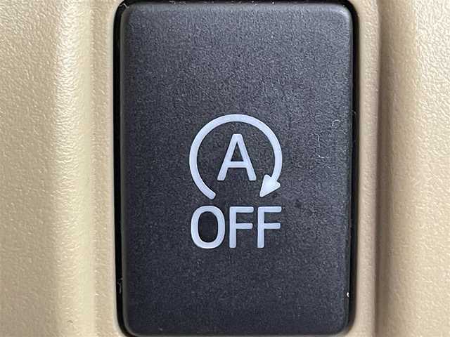 トヨタ ノア G 道央・札幌 2017(平29)年 6.7万km ダークシェリーマイカM ・４WD/・寒冷地仕様/・純正SDナビ/・CD/BT/ワンセグ/SD/AUX/・バックカメラ/・ETC/・前方ドライブレコーダー/・衝突軽減ブレーキ/・横滑り防止装置/・クルーズコントロール/・アイドリングストップ/・レーンキープアシスト/・LEDヘッドライト/・オートマチックハイビーム/・フォグ/・片側パワースライドドア/・レザー調シートカバー（ベージュ）/・積込社外17インチAW夏タイヤ（205/50R17残6分）/・ドアバイザー/・ステアリングスイッチ/・nanoe/・スペアキー/・保証書・取扱説明書