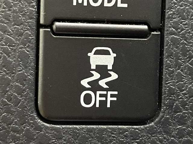 トヨタ ノア G 道央・札幌 2017(平29)年 6.7万km ダークシェリーマイカM ・４WD/・寒冷地仕様/・純正SDナビ/・CD/BT/ワンセグ/SD/AUX/・バックカメラ/・ETC/・前方ドライブレコーダー/・衝突軽減ブレーキ/・横滑り防止装置/・クルーズコントロール/・アイドリングストップ/・レーンキープアシスト/・LEDヘッドライト/・オートマチックハイビーム/・フォグ/・片側パワースライドドア/・レザー調シートカバー（ベージュ）/・積込社外17インチAW夏タイヤ（205/50R17残6分）/・ドアバイザー/・ステアリングスイッチ/・nanoe/・スペアキー/・保証書・取扱説明書