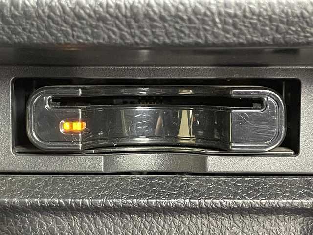 トヨタ ノア G 道央・札幌 2017(平29)年 6.7万km ダークシェリーマイカM ・４WD/・寒冷地仕様/・純正SDナビ/・CD/BT/ワンセグ/SD/AUX/・バックカメラ/・ETC/・前方ドライブレコーダー/・衝突軽減ブレーキ/・横滑り防止装置/・クルーズコントロール/・アイドリングストップ/・レーンキープアシスト/・LEDヘッドライト/・オートマチックハイビーム/・フォグ/・片側パワースライドドア/・レザー調シートカバー（ベージュ）/・積込社外17インチAW夏タイヤ（205/50R17残6分）/・ドアバイザー/・ステアリングスイッチ/・nanoe/・スペアキー/・保証書・取扱説明書