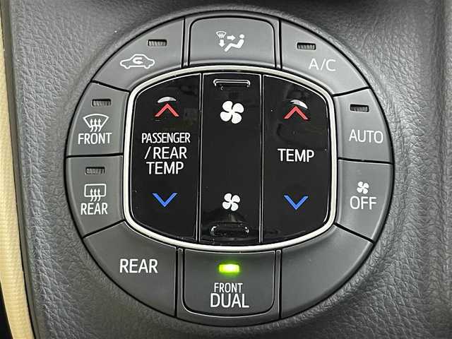 トヨタ ノア G 道央・札幌 2017(平29)年 6.7万km ダークシェリーマイカM ・４WD/・寒冷地仕様/・純正SDナビ/・CD/BT/ワンセグ/SD/AUX/・バックカメラ/・ETC/・前方ドライブレコーダー/・衝突軽減ブレーキ/・横滑り防止装置/・クルーズコントロール/・アイドリングストップ/・レーンキープアシスト/・LEDヘッドライト/・オートマチックハイビーム/・フォグ/・片側パワースライドドア/・レザー調シートカバー（ベージュ）/・積込社外17インチAW夏タイヤ（205/50R17残6分）/・ドアバイザー/・ステアリングスイッチ/・nanoe/・スペアキー/・保証書・取扱説明書