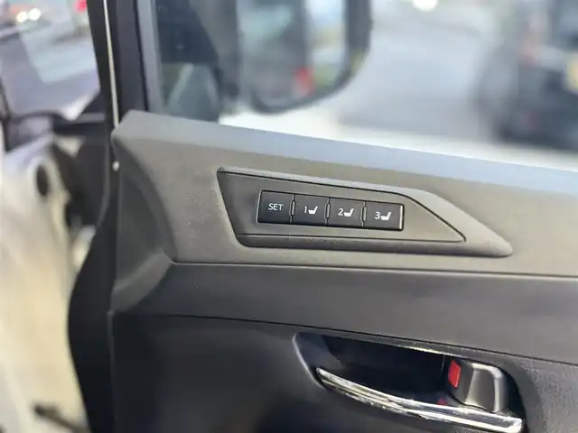 トヨタ アルファードハイブリット G 京都府 2019(平31)年 3.9万km ホワイトパールクリスタルシャイン ワンオーナー/4WD/純正10インチメモリーナビ、地デジ、Bluetooth/純正12インチ後部フリップダウンモニター/デジタルインナーミラー/本革シート（前席エアーシート/シートヒーター）/前席パワーシート/3眼LEDヘッドランプ/ビルトイン2.0ETC/両側パワースライドドア /パワーバックドア/運転席メモリーシート/USB端子/トヨタセーフティセンス/・プリクラッシュセーフティ/・ロードサインアシスト/・レーダークルーズコントロール/・オートマチックハイビーム/スペアキー/保証書/記録簿R4、R6