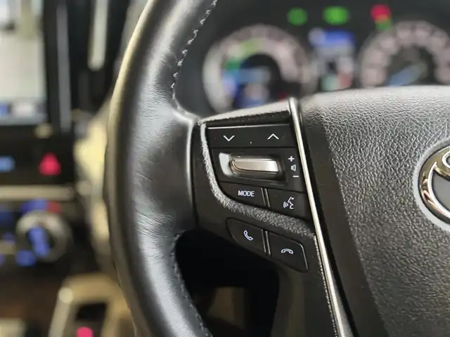 トヨタ アルファードハイブリット G 京都府 2019(平31)年 3.9万km ホワイトパールクリスタルシャイン ワンオーナー/4WD/純正10インチメモリーナビ、地デジ、Bluetooth/純正12インチ後部フリップダウンモニター/デジタルインナーミラー/本革シート（前席エアーシート/シートヒーター）/前席パワーシート/3眼LEDヘッドランプ/ビルトイン2.0ETC/両側パワースライドドア /パワーバックドア/運転席メモリーシート/USB端子/トヨタセーフティセンス/・プリクラッシュセーフティ/・ロードサインアシスト/・レーダークルーズコントロール/・オートマチックハイビーム/スペアキー/保証書/記録簿R4、R6