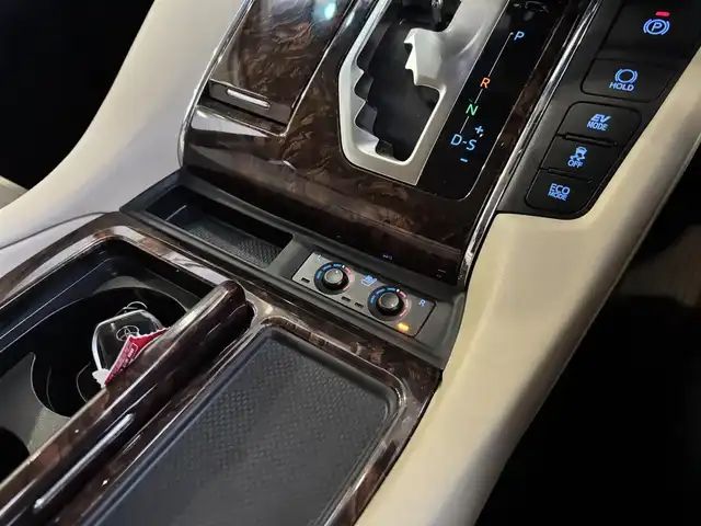 トヨタ アルファードハイブリット G 京都府 2019(平31)年 3.9万km ホワイトパールクリスタルシャイン ワンオーナー/4WD/純正10インチメモリーナビ、地デジ、Bluetooth/純正12インチ後部フリップダウンモニター/デジタルインナーミラー/本革シート（前席エアーシート/シートヒーター）/前席パワーシート/3眼LEDヘッドランプ/ビルトイン2.0ETC/両側パワースライドドア /パワーバックドア/運転席メモリーシート/USB端子/トヨタセーフティセンス/・プリクラッシュセーフティ/・ロードサインアシスト/・レーダークルーズコントロール/・オートマチックハイビーム/スペアキー/保証書/記録簿R4、R6