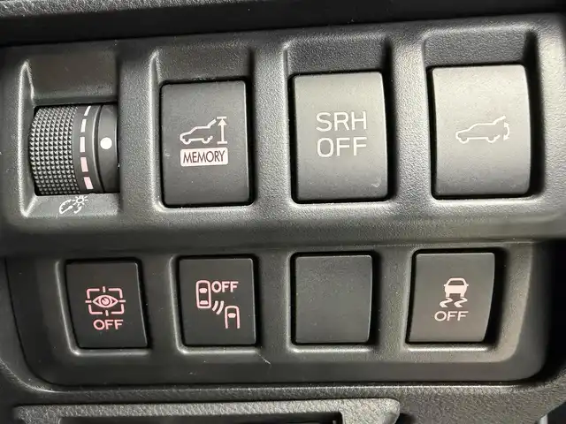 スバル フォレスター ハイブリッド アドバンス 愛知県 2018(平30)年 3.1万km クリスタルブラックシリカ アイサイト/サンルーフ/純正ナビ/Bluetooth接続/DVD/CD/フルセグTV/AM/FM/バック/サイドカメラ/ETC/レザーシート/メモリー付きパワーシート/シートヒーター/レーダークルーズコントロール/ステアリングスイッチ/ステアリングヒーター/クリアランスソナー/LEDヘッドライト/純正18インチアルミホイール