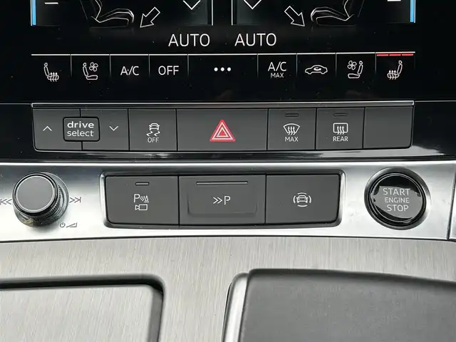 アウディ アウディ Ａ６ アバント 40TDIクワトロ Sライン 滋賀県 2021(令3)年 3.3万km 黒 360°カメラ/４ゾーンオートエアコン/前後ドライブレコーダー/パワーバックドア/全席シートヒーター　黒革シート/全席シートエアコン/バーチャルコックピット/LEDヘッドライト/純正AW19/フルセグテレビ