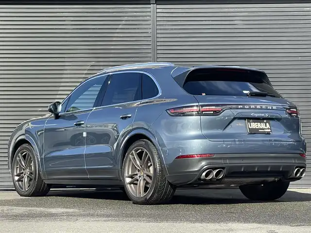 ポルシェ ポルシェ カイエン S 山梨県 2018(平30)年 4.4万km 青 ＳＲ　/薄茶革　/４ＺシートＨ／ベンチＬ／エアコン　/ブルメスター３ＤＳ　/１４ＷＡＹシート　/ナイトＡ　/イージーＣ　/ターボ２１ＡＷ　/アンビエントＬ　/ルーフレール　/マトリＬＥＤ　/純正メモリナビ　/全周囲Ｃ