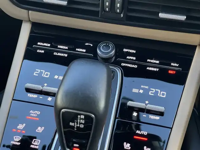 ポルシェ ポルシェ カイエン S 山梨県 2018(平30)年 4.4万km 青 ＳＲ　/薄茶革　/４ＺシートＨ／ベンチＬ／エアコン　/ブルメスター３ＤＳ　/１４ＷＡＹシート　/ナイトＡ　/イージーＣ　/ターボ２１ＡＷ　/アンビエントＬ　/ルーフレール　/マトリＬＥＤ　/純正メモリナビ　/全周囲Ｃ