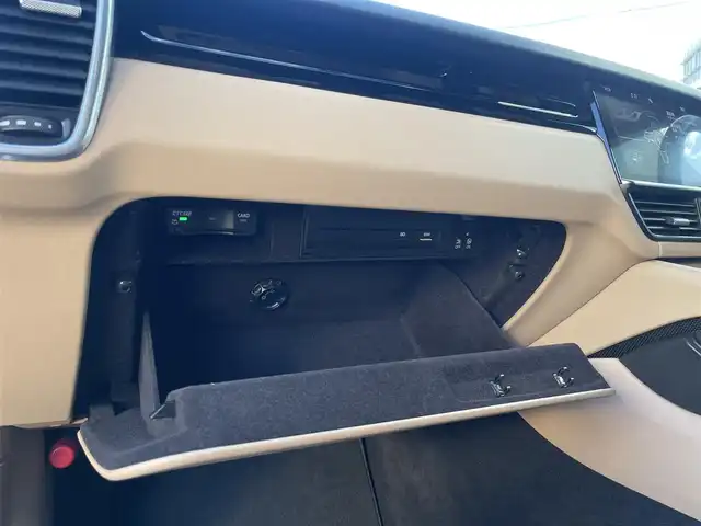 ポルシェ ポルシェ カイエン S 山梨県 2018(平30)年 4.4万km 青 ＳＲ　/薄茶革　/４ＺシートＨ／ベンチＬ／エアコン　/ブルメスター３ＤＳ　/１４ＷＡＹシート　/ナイトＡ　/イージーＣ　/ターボ２１ＡＷ　/アンビエントＬ　/ルーフレール　/マトリＬＥＤ　/純正メモリナビ　/全周囲Ｃ