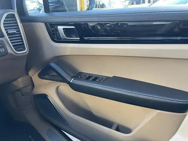 ポルシェ ポルシェ カイエン S 山梨県 2018(平30)年 4.4万km 青 ＳＲ　/薄茶革　/４ＺシートＨ／ベンチＬ／エアコン　/ブルメスター３ＤＳ　/１４ＷＡＹシート　/ナイトＡ　/イージーＣ　/ターボ２１ＡＷ　/アンビエントＬ　/ルーフレール　/マトリＬＥＤ　/純正メモリナビ　/全周囲Ｃ