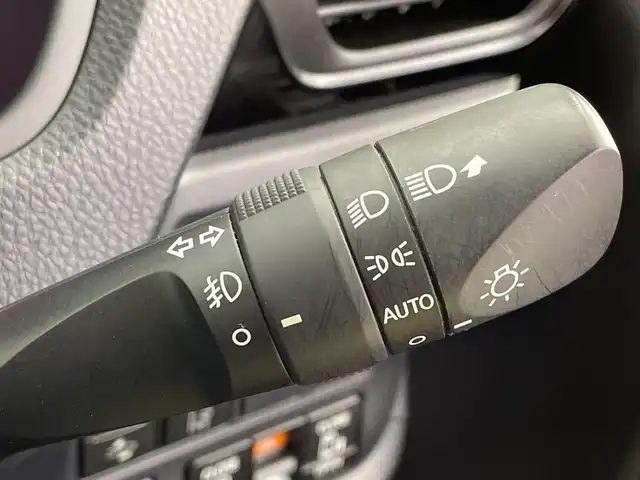 トヨタ ヴォクシー ZS 煌Ⅱ 愛知県 2019(令1)年 4.5万km イナズマスパーキングブラックガラスフレーク 社外ナビ(CN-RE05WD)/・フルセグTV/・Bluetooth/・CD/DVD/両側電動パワースライドドア/セーフティセンス/・プリクラッシュセーフティシステム/・レーンディパーチャーアラート/・オートマチックハイビーム/・先行車発信告知機能/バックカメラ/ETC/LEDヘッドライト/革巻きステアリング/ステアリングスイッチ/MTモード付AT/リアオートエアコン/左右独立温度調整オートエアコン/エアバッグ(運転席/助手席)/純正アルミホイール(205/60/R16)