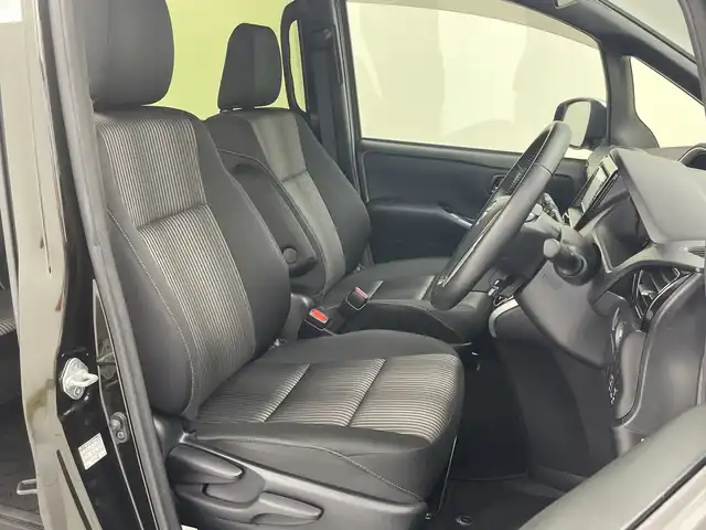 トヨタ ヴォクシー ZS 煌Ⅱ 愛知県 2019(令1)年 4.5万km イナズマスパーキングブラックガラスフレーク 社外ナビ(CN-RE05WD)/・フルセグTV/・Bluetooth/・CD/DVD/両側電動パワースライドドア/セーフティセンス/・プリクラッシュセーフティシステム/・レーンディパーチャーアラート/・オートマチックハイビーム/・先行車発信告知機能/バックカメラ/ETC/LEDヘッドライト/革巻きステアリング/ステアリングスイッチ/MTモード付AT/リアオートエアコン/左右独立温度調整オートエアコン/エアバッグ(運転席/助手席)/純正アルミホイール(205/60/R16)