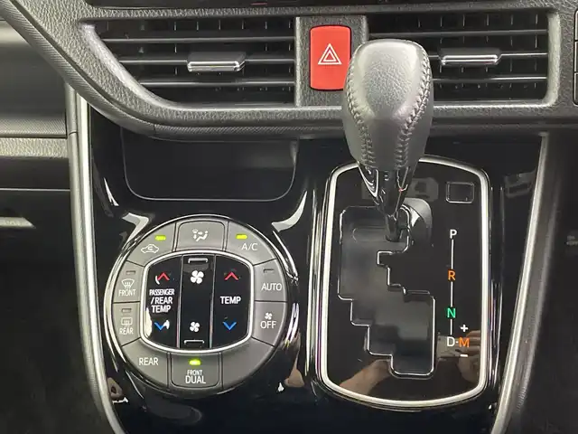 トヨタ ヴォクシー ZS 煌Ⅱ 愛知県 2019(令1)年 4.5万km イナズマスパーキングブラックガラスフレーク 社外ナビ(CN-RE05WD)/・フルセグTV/・Bluetooth/・CD/DVD/両側電動パワースライドドア/セーフティセンス/・プリクラッシュセーフティシステム/・レーンディパーチャーアラート/・オートマチックハイビーム/・先行車発信告知機能/バックカメラ/ETC/LEDヘッドライト/革巻きステアリング/ステアリングスイッチ/MTモード付AT/リアオートエアコン/左右独立温度調整オートエアコン/エアバッグ(運転席/助手席)/純正アルミホイール(205/60/R16)