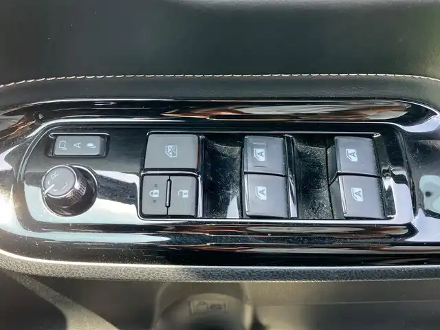 トヨタ エスクァイア ハイブリッド Gi 静岡県 2018(平30)年 4.9万km スパークリングブラックパールクリスタルシャイン エンジンスタートボタン/パワーステアリング/パワーウィンドウ/アイドリングストップ/スマートキー/Wオートエアコン/クルーズコントロール/後席用モニター/ETC/USB入力端子/バックカメラ/メモリナビ（CD.DVD.BT.フルセグ）/3列シート/ウォークスルー/純正フロアマット/純正アルミホイール/D席N席シートヒーター/両側パワースライドドア/ABS/レーンキープアシスト/オートライト/オートマチックハイビーム/LEDライト/Wエアバック/衝突軽減システム