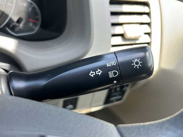 トヨタ カローラ アクシオ X HID エクストラリミテッド 兵庫県 2012(平24)年 2.1万km シルバーM 純正メモリナビ（AM・FM・ワンセグ・CD・DVD）　ETC　ISOFIX　プッシュスタート　オートライト　純正フロアマット　純正レース素材シートカバー　純正ドアバイザー