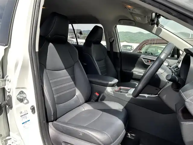 トヨタ ＲＡＶ４ ハイブリットG 長野県 2019(令1)年 3万km ホワイトパールクリスタルシャイン ワンオーナー/フルセグテレビ/バックカメラ/アイドリングストップ/クルーズコントロール/プッシュスタート/純正ETC　ビルトイン/純正フロアマット/純正アルミホイール/純正ナビ/コーナーセンサー/ABS/横滑り防止装置/オートマチックハイビーム/レーンキープアシスト/UVカットガラス