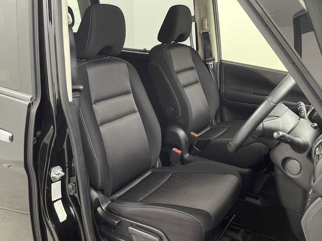 日産 セレナ ハイウェイスター 群馬県 2017(平29)年 7.1万km ダイヤモンドブラック 純正９型ナビ　純正１１型後席モニター　全周囲カメラ　衝突軽減ブレーキ　ハンズフリー両側電動スライドドア　ビルトインＥＴＣ　ドライブレコーダー　クリアランスソナー　オートライト　スマートキー　禁煙車