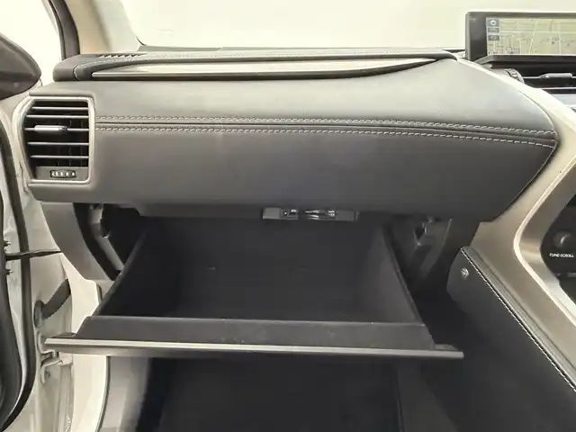 レクサス ＮＸ 300h Iパッケージ 長崎県 2015(平27)年 10.3万km ソニッククォーツ ・ナビ（フルセグTV・BT・CDDVD・SD・FMAM）/・バックカメラ/・ETC/・サンルーフ/・ステアリングヒーター/・クルーズコントロール/・DN席シートヒーター/・DN席パワーシート/・衝突軽減ブレーキ