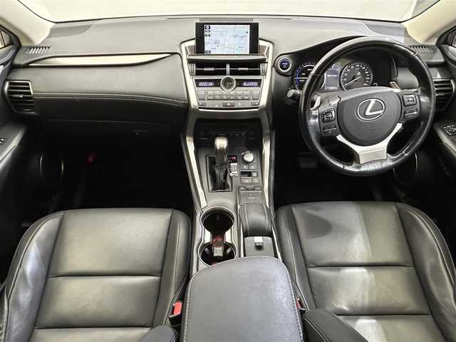 レクサス ＮＸ 300h Iパッケージ 長崎県 2015(平27)年 10.3万km ソニッククォーツ 純正ナビ（フルセグTV・BT・CDDVD・SD・FMAM）/バックカメラ/ETC/サンルーフ/ステアリングヒーター/クルーズコントロール/DN席シートヒーター/DN席パワーシート/衝突軽減ブレーキ/パドルシフト/純正18インチAW/ステアリングスイッチ/パワーウィンドウ