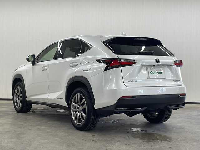 レクサス ＮＸ 300h Iパッケージ 長崎県 2015(平27)年 10.3万km ソニッククォーツ 純正ナビ（フルセグTV・BT・CDDVD・SD・FMAM）/バックカメラ/ETC/サンルーフ/ステアリングヒーター/クルーズコントロール/DN席シートヒーター/DN席パワーシート/衝突軽減ブレーキ/パドルシフト/純正18インチAW/ステアリングスイッチ/パワーウィンドウ