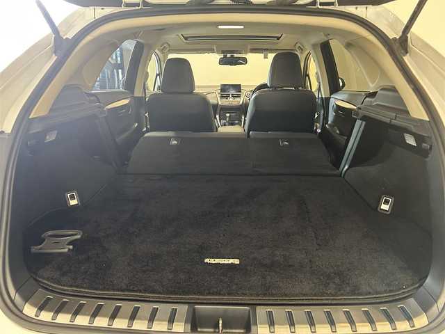 レクサス ＮＸ 300h Iパッケージ 長崎県 2015(平27)年 10.3万km ソニッククォーツ 純正ナビ（フルセグTV・BT・CDDVD・SD・FMAM）/バックカメラ/ETC/サンルーフ/ステアリングヒーター/クルーズコントロール/DN席シートヒーター/DN席パワーシート/衝突軽減ブレーキ/パドルシフト/純正18インチAW/ステアリングスイッチ/パワーウィンドウ