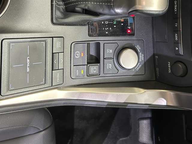 レクサス ＮＸ 300h Iパッケージ 長崎県 2015(平27)年 10.3万km ソニッククォーツ 純正ナビ（フルセグTV・BT・CDDVD・SD・FMAM）/バックカメラ/ETC/サンルーフ/ステアリングヒーター/クルーズコントロール/DN席シートヒーター/DN席パワーシート/衝突軽減ブレーキ/パドルシフト/純正18インチAW/ステアリングスイッチ/パワーウィンドウ