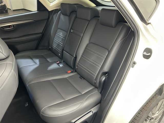 レクサス ＮＸ 300h Iパッケージ 長崎県 2015(平27)年 10.3万km ソニッククォーツ 純正ナビ（フルセグTV・BT・CDDVD・SD・FMAM）/バックカメラ/ETC/サンルーフ/ステアリングヒーター/クルーズコントロール/DN席シートヒーター/DN席パワーシート/衝突軽減ブレーキ/パドルシフト/純正18インチAW/ステアリングスイッチ/パワーウィンドウ