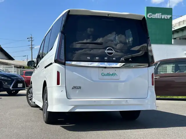 日産 セレナ ハイウェイスター V 愛知県 2023(令5)年 5.3万km プリズムホワイト 純正ナビ/（AM/FM/BT/USB)/フルセグTV/アラウンドビューモニター/ETC2.0/スマートルームミラー/ドライブレコーダー/ワイヤレス充電/両側パワースライドドア/純正16インチAW/LEDヘッドライト/フォグランプ/革巻きステアリング