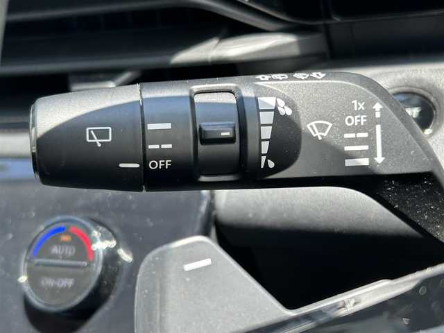 日産 セレナ ハイウェイスター V 愛知県 2023(令5)年 5.3万km プリズムホワイト 純正ナビ/（AM/FM/BT/USB)/フルセグTV/アラウンドビューモニター/ETC2.0/スマートルームミラー/ドライブレコーダー/ワイヤレス充電/両側パワースライドドア/純正16インチAW/LEDヘッドライト/フォグランプ/革巻きステアリング