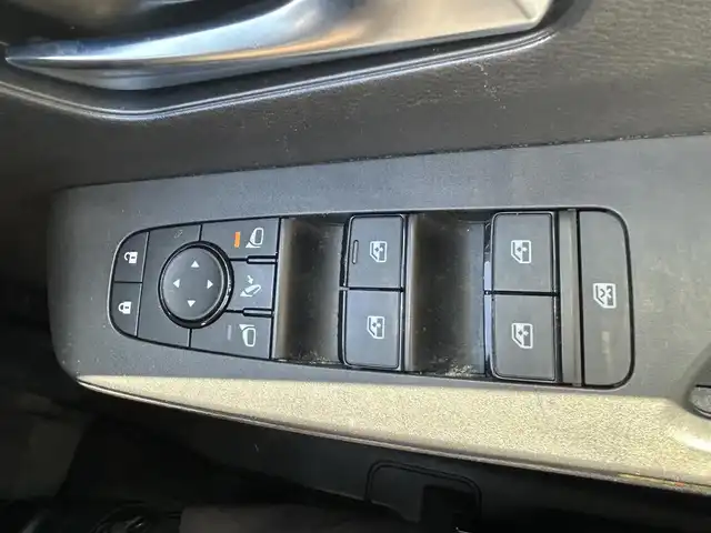 日産 セレナ ハイウェイスター V 愛知県 2023(令5)年 5.3万km プリズムホワイト 純正ナビ/（AM/FM/BT/USB)/フルセグTV/アラウンドビューモニター/ETC2.0/スマートルームミラー/ドライブレコーダー/ワイヤレス充電/両側パワースライドドア/純正16インチAW/LEDヘッドライト/フォグランプ/革巻きステアリング