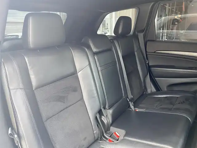 クライスラー・ジープ ジープ グランドチェロキー アルティテュード 福岡県 2015(平27)年 8.6万km ブライトホワイト 純正ナビ/CD/Bluetooth/USB/フルセグTV/後席社外モニター/クルーズコントロール/黒半革/シートヒーター/パワーシート/Bカメラ/ETC/スマートキー/スペアキー×1/オートワイパー/コーナーセンサー/HIDヘッドライト/保証書/取扱説明書