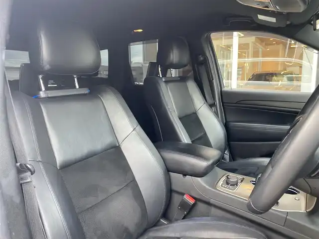 クライスラー・ジープ ジープ グランドチェロキー アルティテュード 福岡県 2015(平27)年 8.6万km ブライトホワイト 純正ナビ/CD/Bluetooth/USB/フルセグTV/後席社外モニター/クルーズコントロール/黒半革/シートヒーター/パワーシート/Bカメラ/ETC/スマートキー/スペアキー×1/オートワイパー/コーナーセンサー/HIDヘッドライト/保証書/取扱説明書