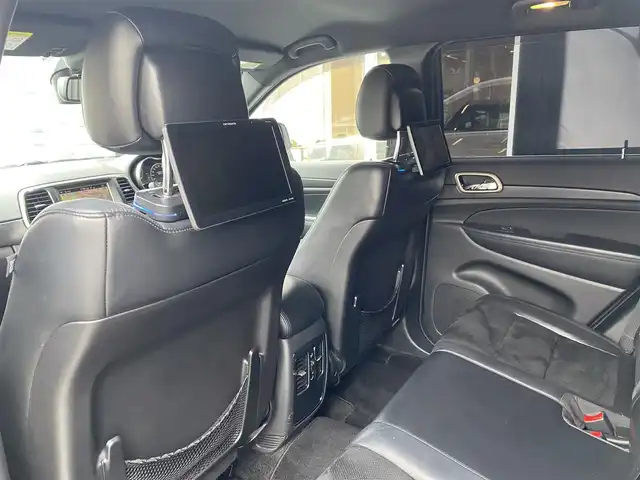 クライスラー・ジープ ジープ グランドチェロキー アルティテュード 福岡県 2015(平27)年 8.6万km ブライトホワイト 純正ナビ/CD/Bluetooth/USB/フルセグTV/後席社外モニター/クルーズコントロール/黒半革/シートヒーター/パワーシート/Bカメラ/ETC/スマートキー/スペアキー×1/オートワイパー/コーナーセンサー/HIDヘッドライト/保証書/取扱説明書