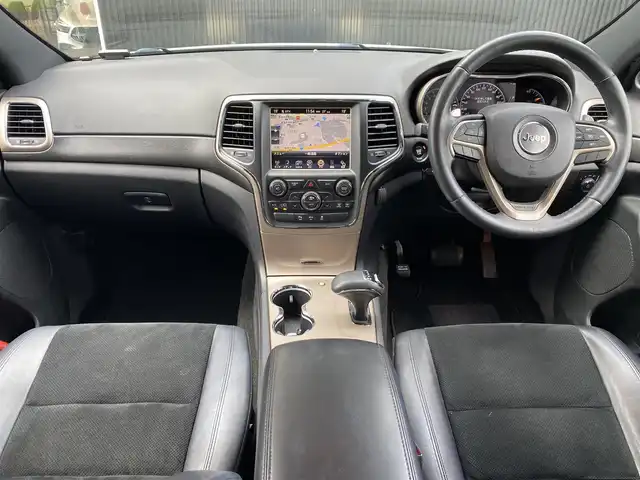 クライスラー・ジープ ジープ グランドチェロキー アルティテュード 福岡県 2015(平27)年 8.6万km ブライトホワイト 純正ナビ/CD/Bluetooth/USB/フルセグTV/後席社外モニター/クルーズコントロール/黒半革/シートヒーター/パワーシート/Bカメラ/ETC/スマートキー/スペアキー×1/オートワイパー/コーナーセンサー/HIDヘッドライト/保証書/取扱説明書