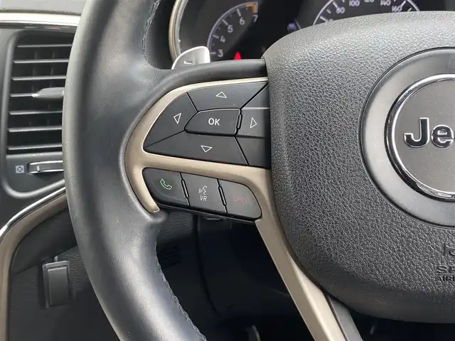 クライスラー・ジープ ジープ グランドチェロキー アルティテュード 福岡県 2015(平27)年 8.6万km ブライトホワイト 純正ナビ/CD/Bluetooth/USB/フルセグTV/後席社外モニター/クルーズコントロール/黒半革/シートヒーター/パワーシート/Bカメラ/ETC/スマートキー/スペアキー×1/オートワイパー/コーナーセンサー/HIDヘッドライト/保証書/取扱説明書