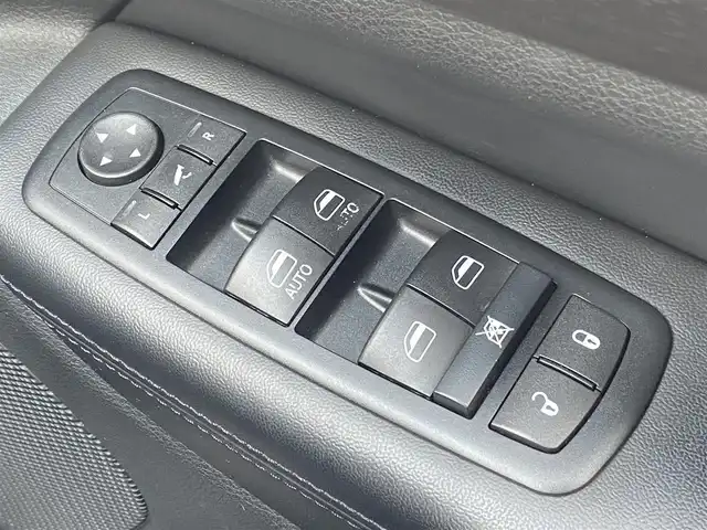 クライスラー・ジープ ジープ グランドチェロキー アルティテュード 福岡県 2015(平27)年 8.6万km ブライトホワイト 純正ナビ/CD/Bluetooth/USB/フルセグTV/後席社外モニター/クルーズコントロール/黒半革/シートヒーター/パワーシート/Bカメラ/ETC/スマートキー/スペアキー×1/オートワイパー/コーナーセンサー/HIDヘッドライト/保証書/取扱説明書