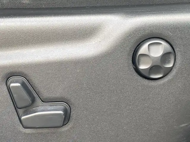 クライスラー・ジープ ジープ グランドチェロキー アルティテュード 福岡県 2015(平27)年 8.6万km ブライトホワイト 純正ナビ/CD/Bluetooth/USB/フルセグTV/後席社外モニター/クルーズコントロール/黒半革/シートヒーター/パワーシート/Bカメラ/ETC/スマートキー/スペアキー×1/オートワイパー/コーナーセンサー/HIDヘッドライト/保証書/取扱説明書